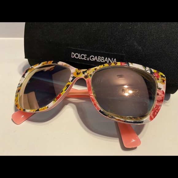 Dolce & Gabbana women’s sunglasses. - Picture 7 of 7